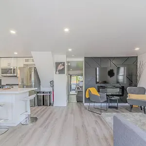  Holiday home Cheerful 3 Bedroom House