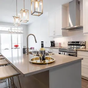  Apartment Luxury 3 Bdr Townhouse /garage
