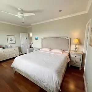 Lucky Room, A Comfortable Bedroom With Private Bathroom Close To Yvr Homestay Richmond