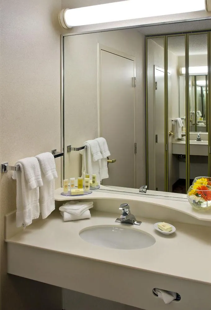 Courtyard By Marriott Niagara Falls Hotel